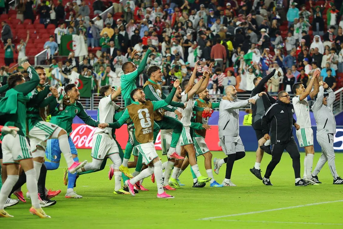 Algeria national football team celebrating a late comeback victory against Jordan at the FIFA World Cup 2026. Image used for Sportxparte news.