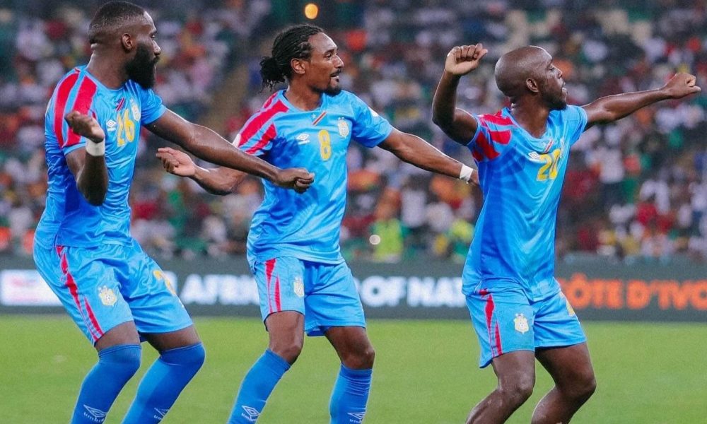 The Democratic Republic of the Congo (DR Congo) national football team is celebrating during their match at the 2023 Africa Cup of Nations (AFCON). Specifically, the players are celebrating a goal during their 3-1 quarter-final victory against Guinea on February 2, 2024. Image used for Sportxparte news.