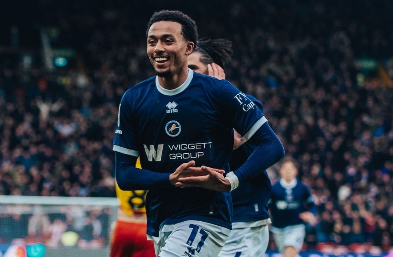 Femi Azeez, a 24-year-old winger for Millwall FC, has been a standout performer in the EFL Championship this season, scoring 11 goals and providing 10 assists. Image used for Sportxparte news.