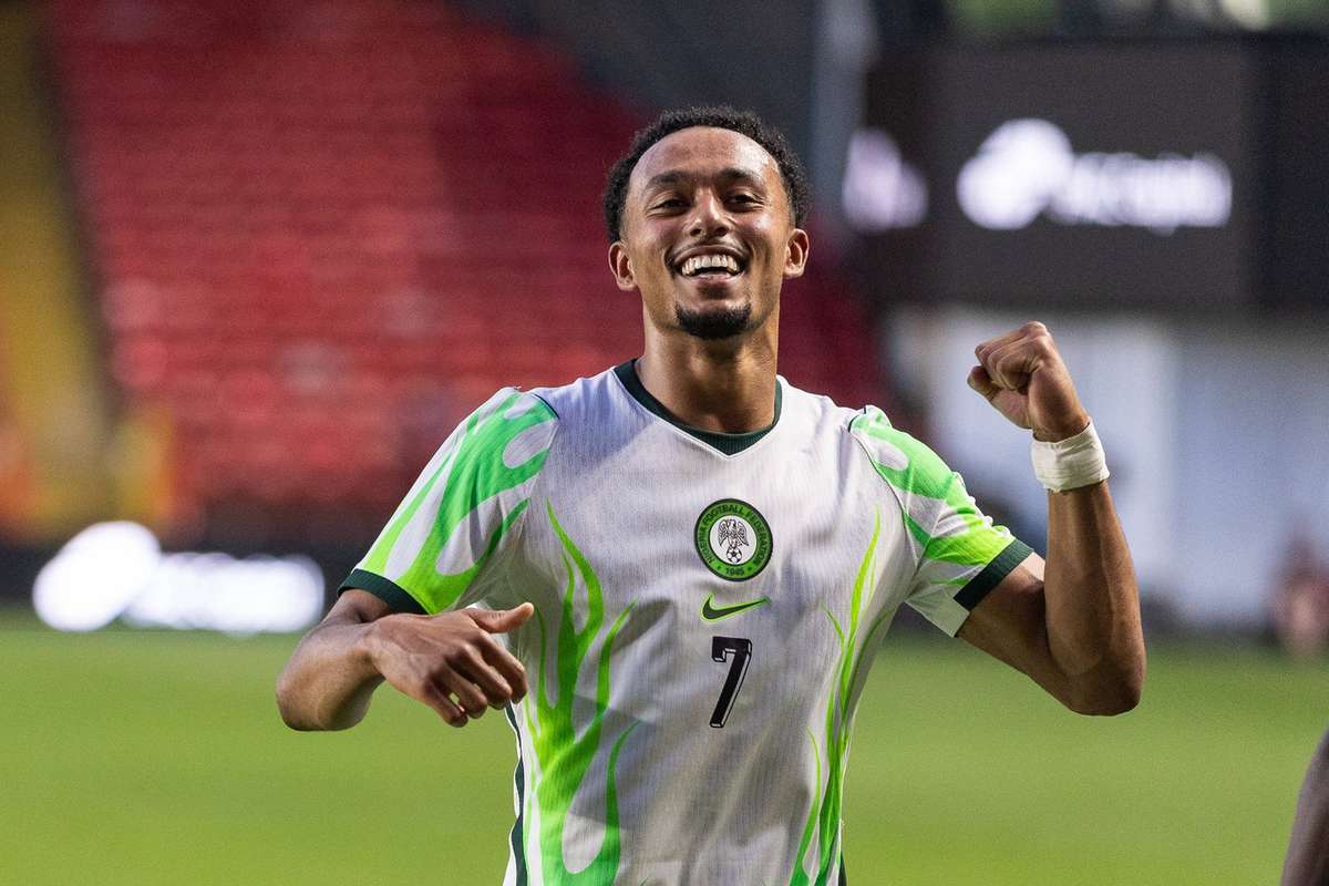 Femi Azeez, the exciting professional winger who plays for English Championship club Millwall F.C. and internationally for the Nigeria national football team, the Super Eagles. Image used for Sportxparte news.