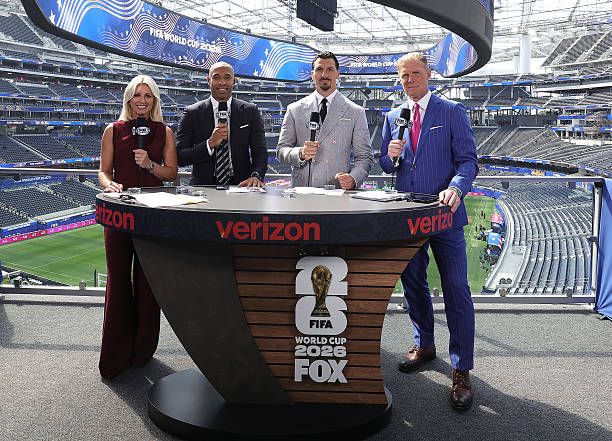 Fox Sports broadcast team for the FIFA World Cup 2026, featuring host Rebecca Lowe and analysts Thierry Henry, Zlatan Ibrahimović, and Alexi Lalas. Image used for Sportxparte news.