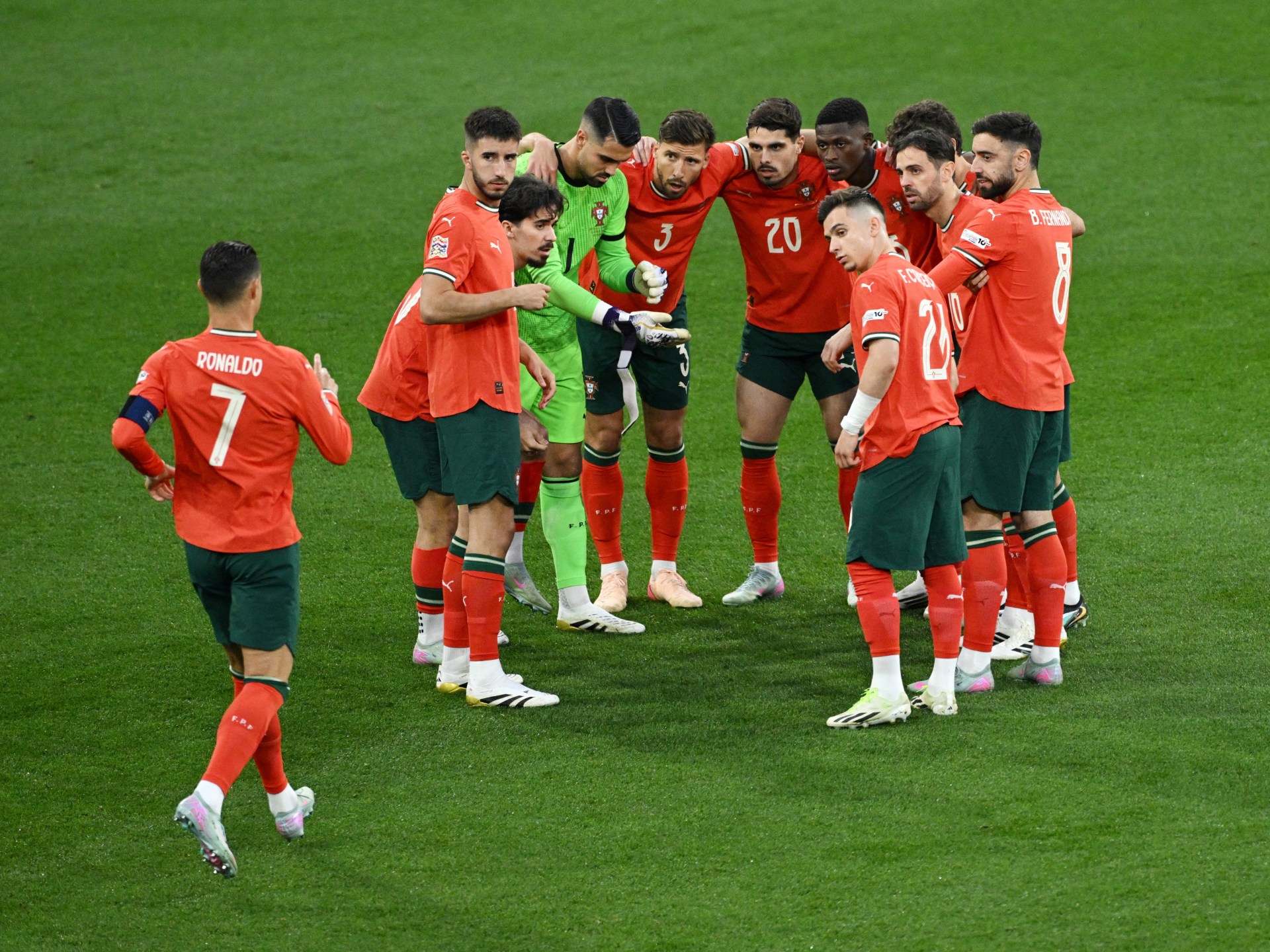 Portugal national football team during a match in 2026, featuring prominent player Cristiano Ronaldo wearing the number 7 jersey. Image used for Sportxparte news. 