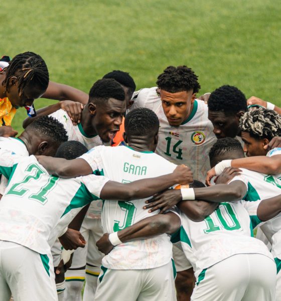 Senegal national football team in a huddle during their historic 5-0 victory against Iraq at the 2026 FIFA World Cup. Image used for Sportxparte news.