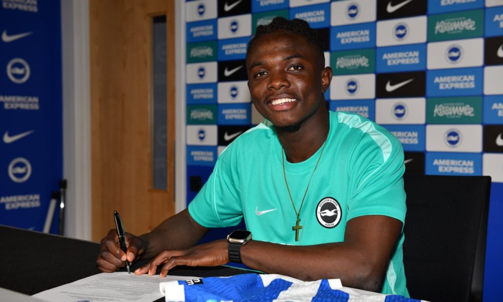 18-year-old Nigerian winger Zadok Yohanna officially signed his contract with Premier League club Brighton & Hove Albion. Image used for Sportxparte news.