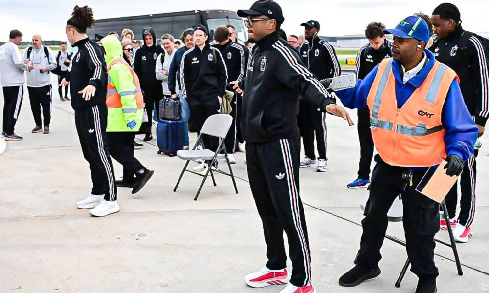 The Belgian national soccer team is undergoing tarmac security checks at an Atlanta airport before a flight to Chicago in March 2026. Image used for Sportxparte news.