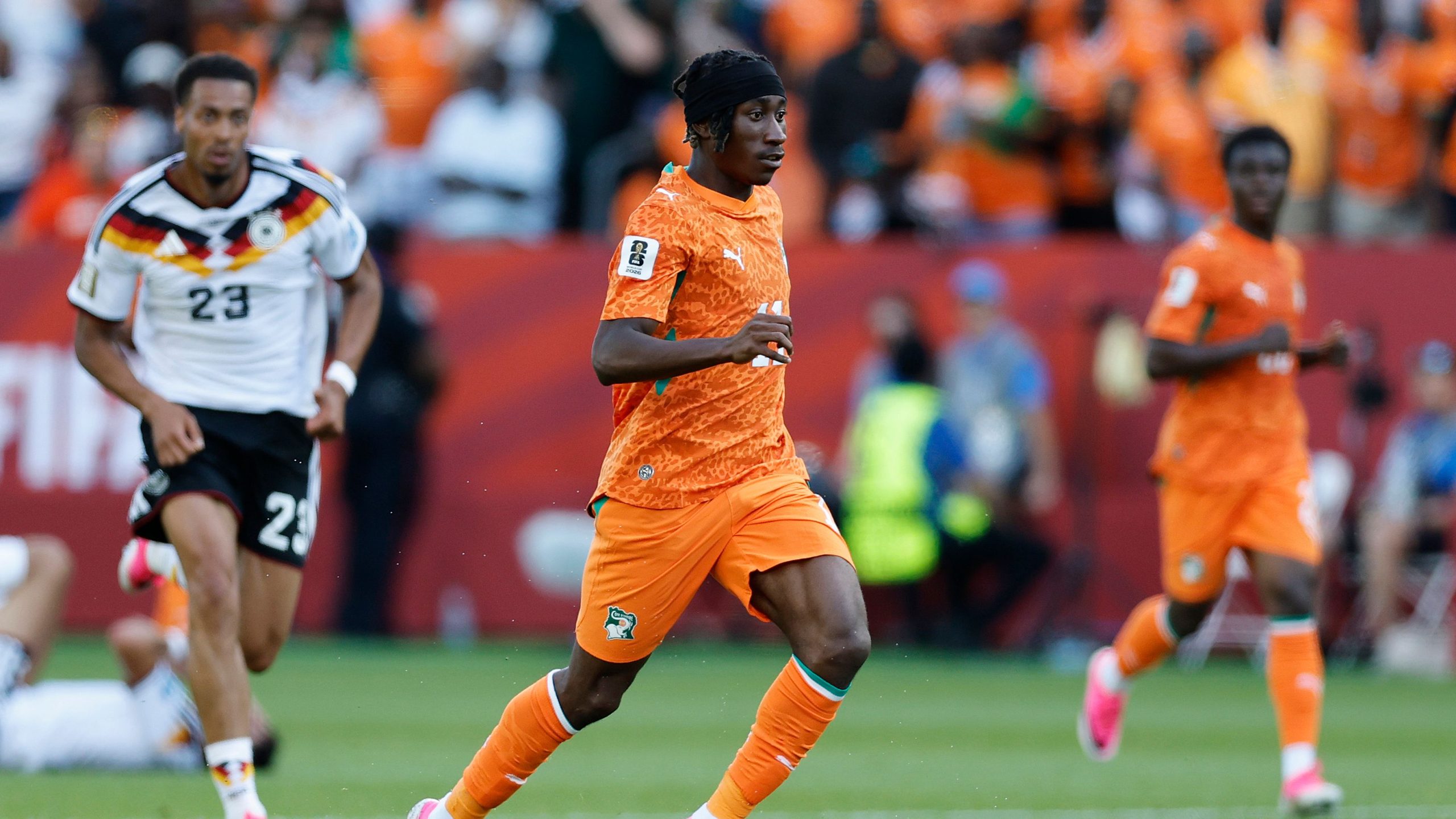 Ivory Coast national football team in action against Germany during a Group E match at the 2026 FIFA World Cup, with player Yan Diomande in the foreground. Image used for Sportxparte news.