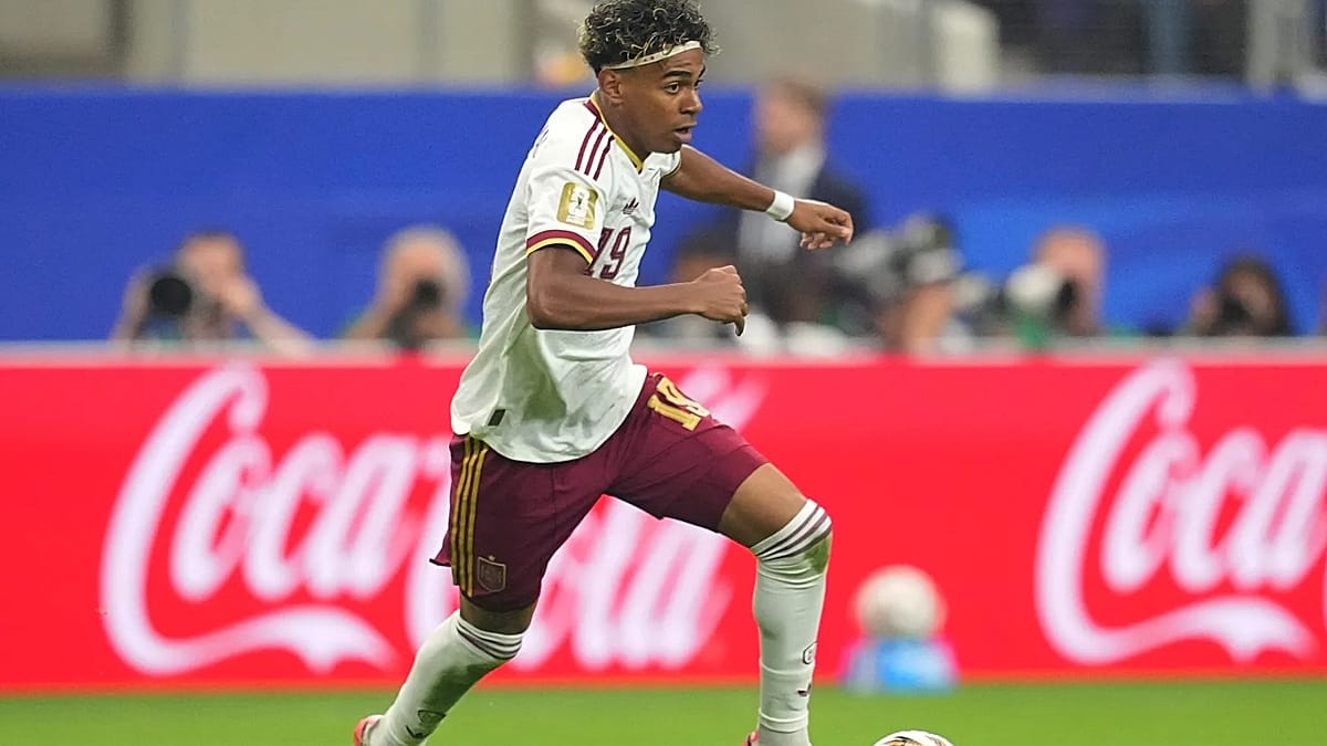 Lamine Yamal is shown playing for Spain during the 2026 FIFA World Cup semi-final against France on July 14, 2026. Image used for Sportxparte news.