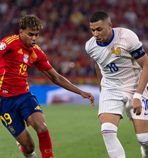 Spanish winger Lamine Yamal (left) and French forward Kylian Mbappé (right). This specific photograph was taken during their iconic encounter in the UEFA Euro 2024 semi-finals, where Spain defeated France 2-1. Image used for Sportxparte news.