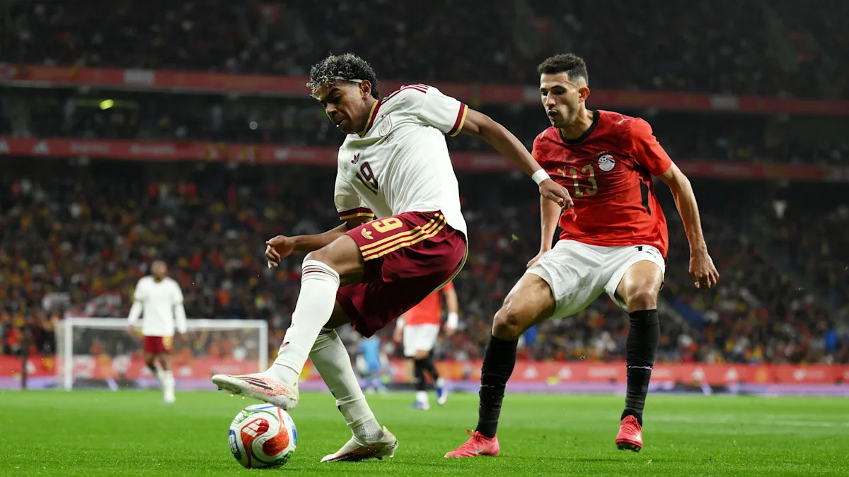 Spanish forward Lamine Yamal dribbling past Egyptian defender Ahmed Fatouh during an international friendly match between Spain and Egypt. The game took place on March 31, 2026, at the RCDE Stadium in Barcelona, Spain, serving as a warm-up fixture ahead of the 2026 FIFA World Cup. Image used for Sportxparte news.
