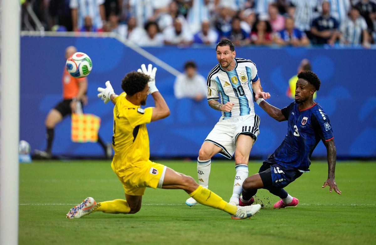 Argentina national football team is celebrating its victory over Cape Verde in a 2026 FIFA World Cup Round of 32 match. Image used for Sportxparte news.