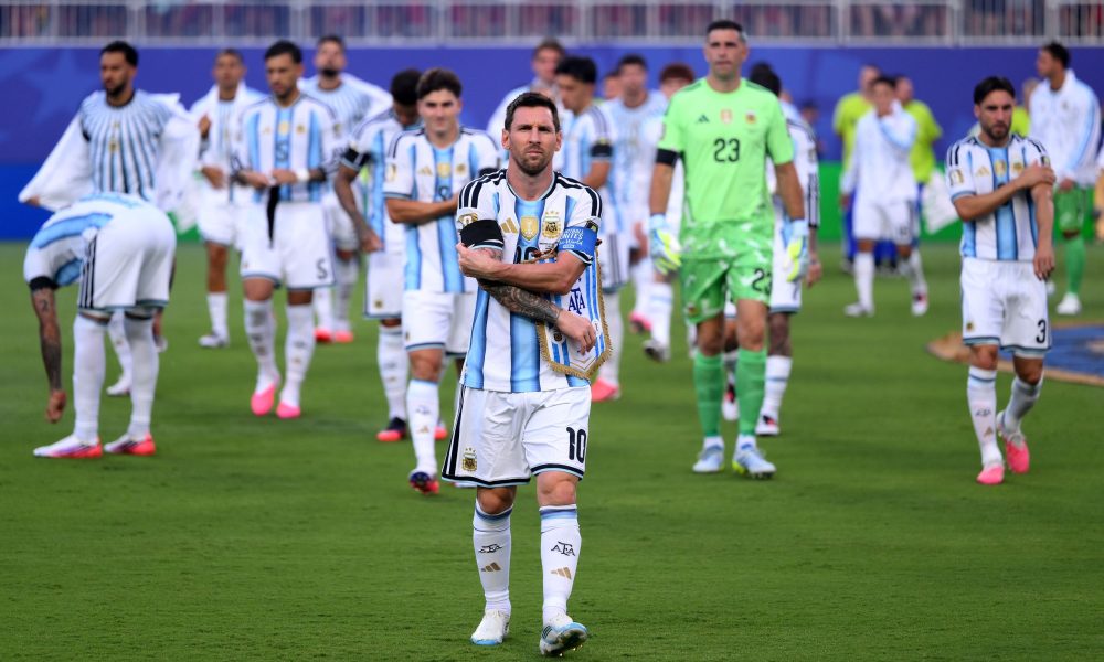 Lionel Messi and the Argentina national football team are pictured here celebrating their grueling extra-time victory over Switzerland in the quarterfinals of the 2026 FIFA World Cup. Image used for Sportxparte news.
