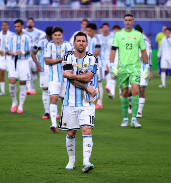 Lionel Messi and the Argentina national football team are pictured here celebrating their grueling extra-time victory over Switzerland in the quarterfinals of the 2026 FIFA World Cup. Image used for Sportxparte news.