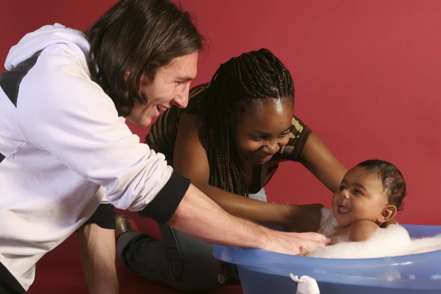 20-year-old Lionel Messi helping to bathe a six-month-old baby who grew up to be Spanish football sensation Lamine Yamal. The woman in the photo next to them is Yamal's mother, Sheila Ebana. Image used for Sportxparte news.