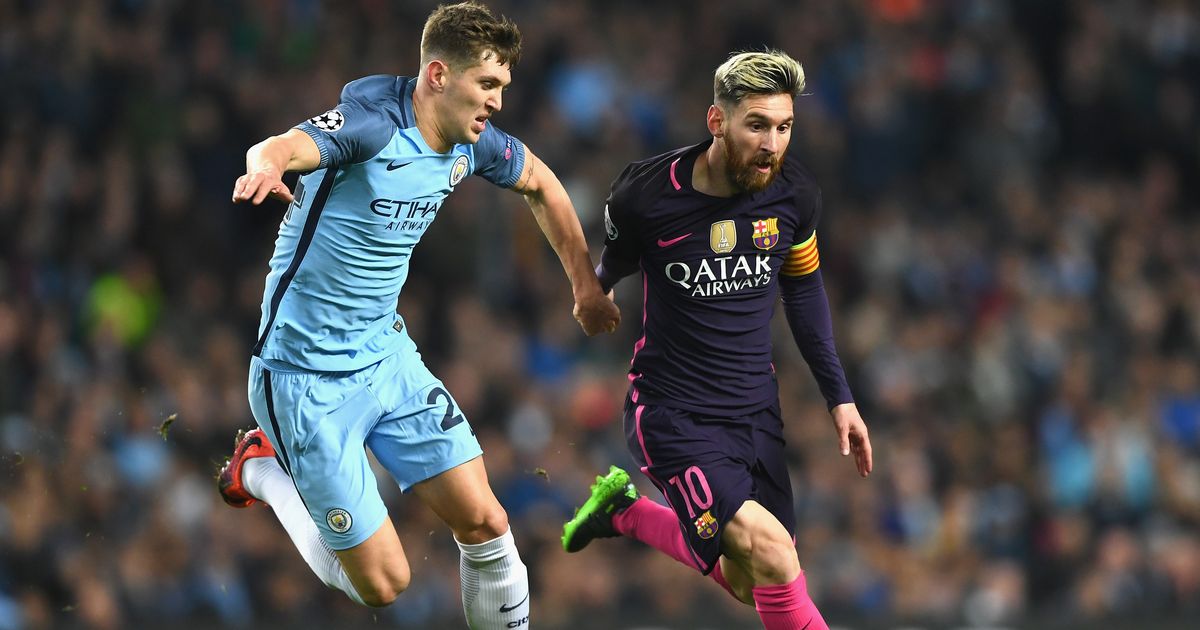 Lionel Messi is playing against John Stones during a Manchester City vs. Barcelona match. Image used for Sportxparte news.