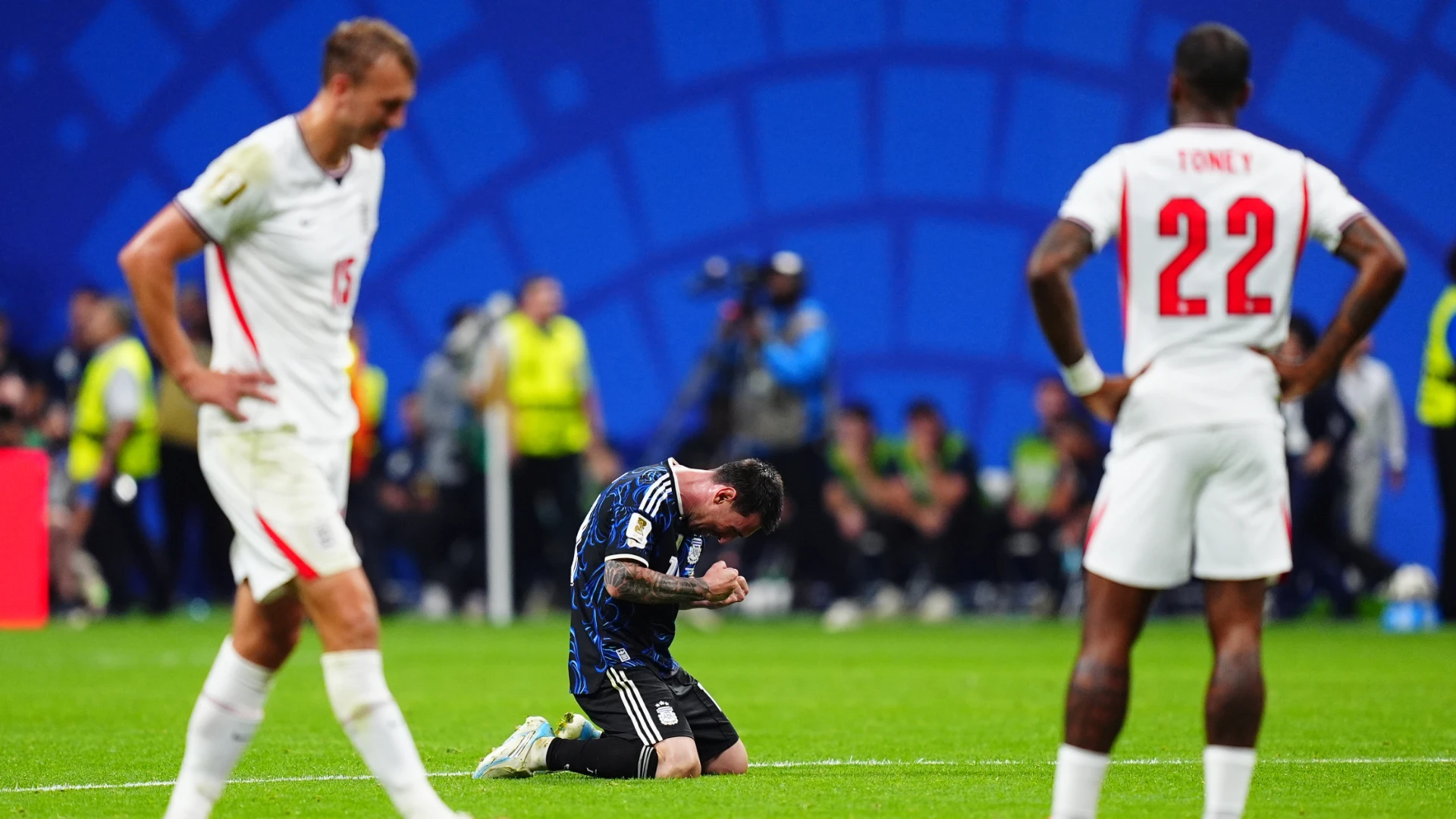 Lionel Messi celebrating Argentina's 2-1 victory over England in the 2026 FIFA World Cup semifinal held at Atlanta Stadium. Image used for Sportxparte news. 