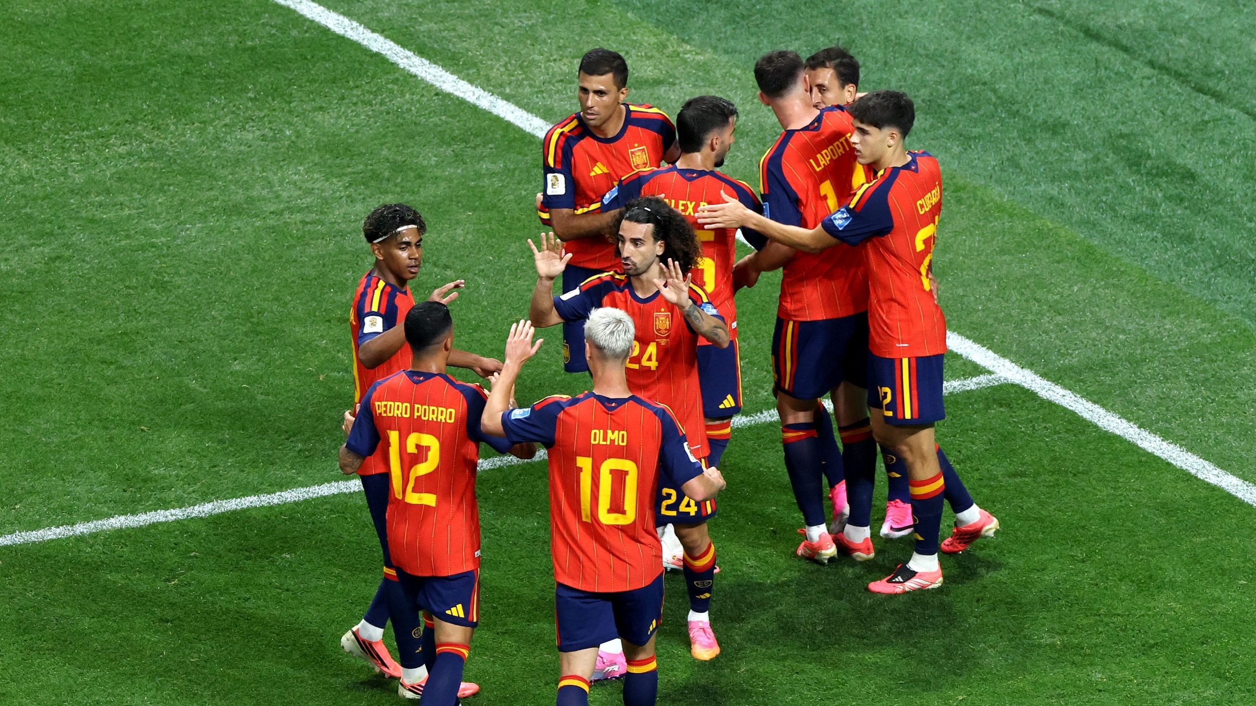 Spain national football team celebrating a goal during their dominant 4-0 victory against Saudi Arabia in Group H of the 2026 FIFA World Cup. Image used for Sportxparte news.