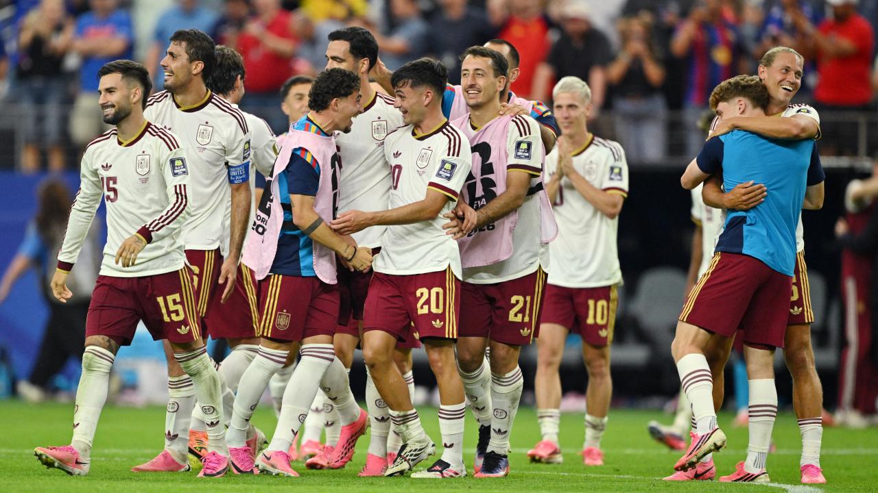 Spain national football team celebrating their 2-0 victory over France in the semi-finals of the 2026 FIFA World Cup. The match took place on July 14, 2026, at Dallas Stadium (AT&T Stadium) in Arlington, Texas. Image used for Sportxparte news.
