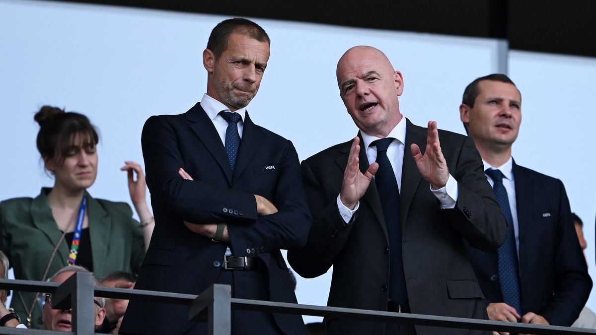 Gianni Infantino, the President of FIFA, speaking while Aleksander Čeferin, the President of UEFA, looks on with his arms crossed. Image used for Sportxparte news.