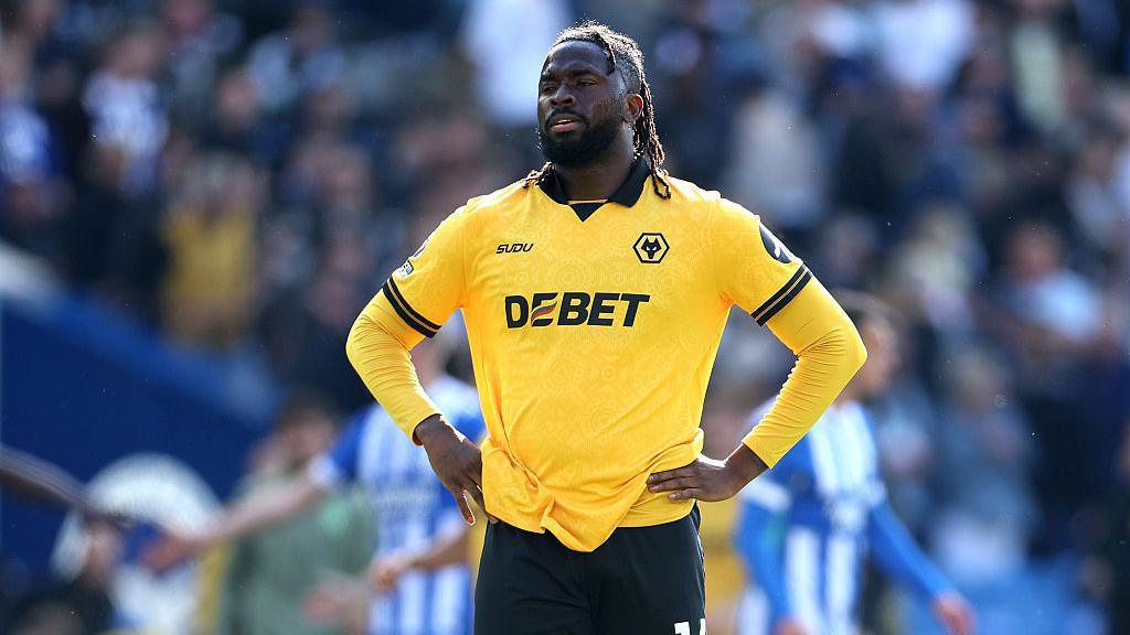 Nigerian striker Tolu Arokodare, who currently plays for the English club Wolverhampton Wanderers (Wolves). Image used for Sportxparte news.