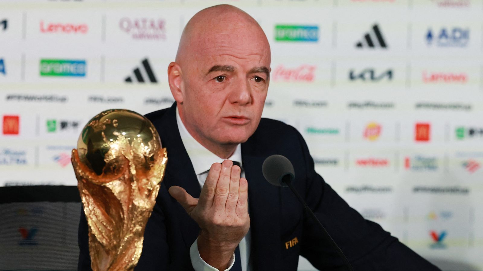 FIFA President Gianni Infantino speaking at a press conference regarding the 2026 FIFA World Cup. Image used for Sportxparte news.