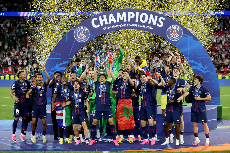 Paris Saint-Germain players celebrate with the trophy after defeating Arsenal 4–3 on penalties following a 1–1 draw in the UEFA Champions League Final 2026 at the Puskás Aréna in Budapest on May 30, 2026. Image used for Sportxparte news.