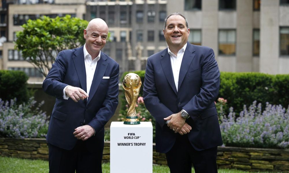 FIFA President Gianni Infantino and Vice President Vittorio Montagliani posing with the official golden FIFA World Cup Winner’s Trophy on a white pedestal during a New York broadcast event. Image used for Sportxparte news.