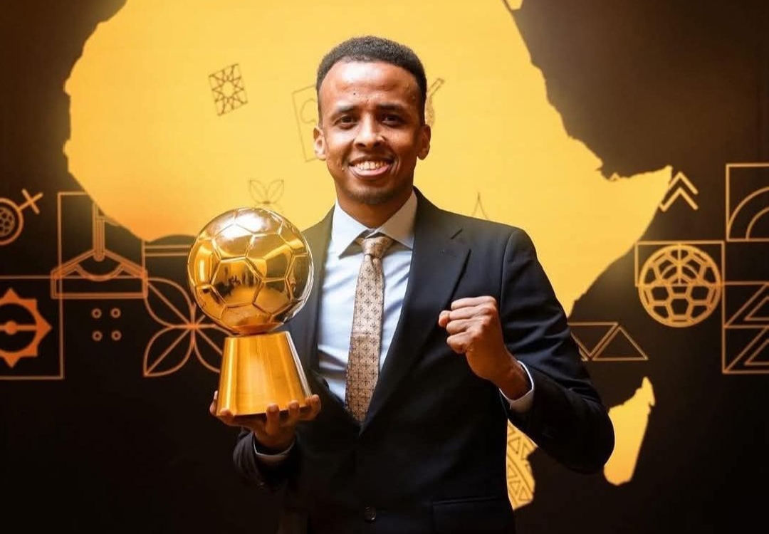Omar Abdulkadir Artan, a prominent Somali football referee holding his CAF Men's Referee of the Year Award. Image used for Sportxparte news.