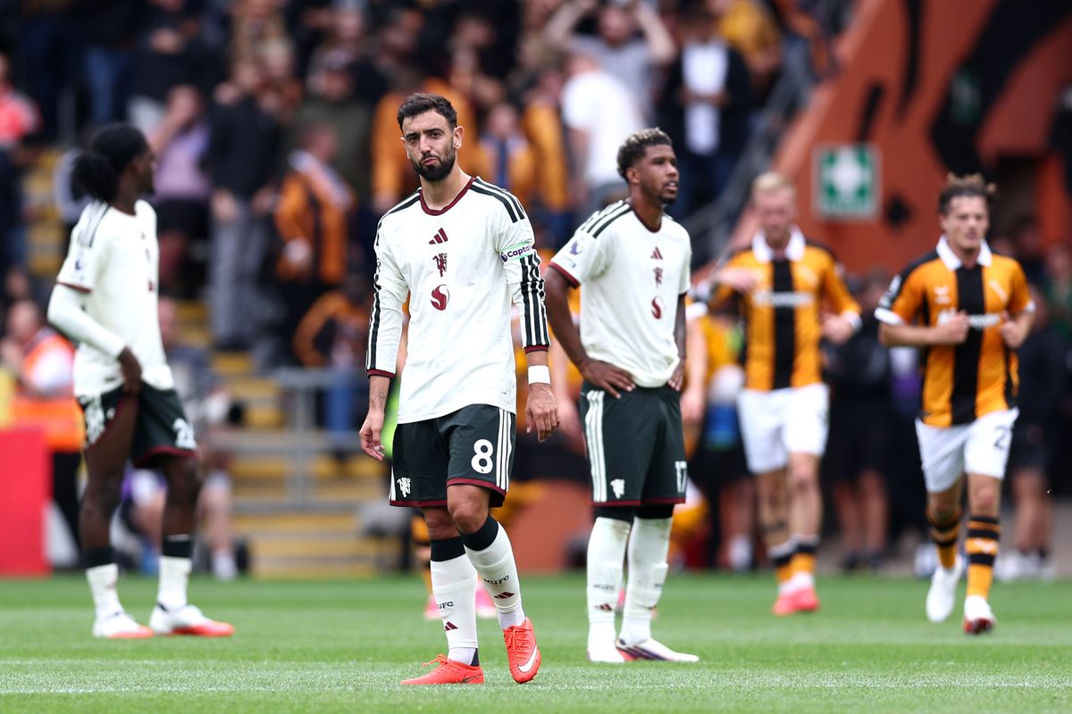 Manchester United captain Bruno Fernandes reacts on the pitch during a 2-0 defeat to newly promoted Hull City in their Premier League opening match at the MKM Stadium on August 22, 2026. Image used for Sportxparte news.